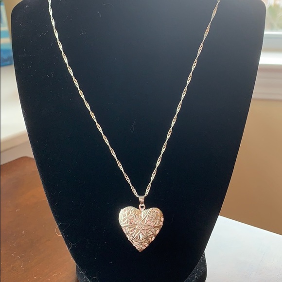 925 Sterling Silver Heart Locket Pendant Necklace - Picture 2 of 4